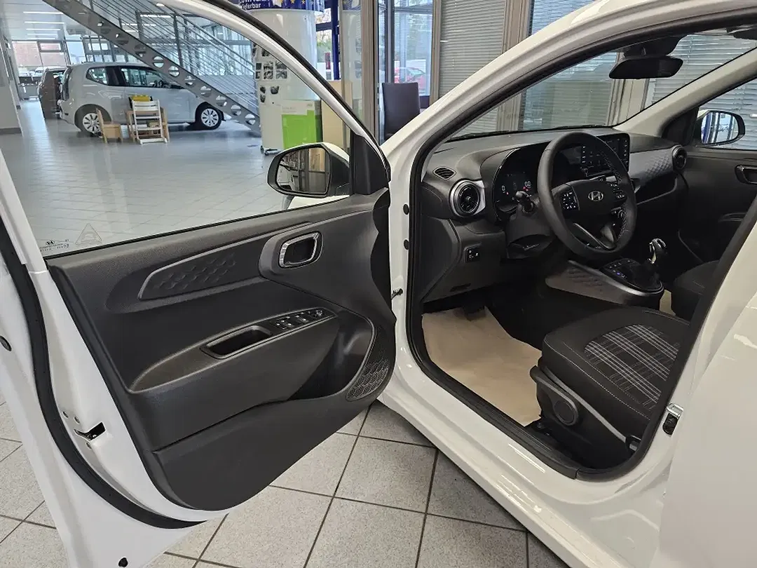 Hyundai i10 - Thumbnail 31