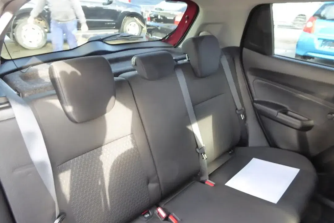 Suzuki Swift - Thumbnail 14