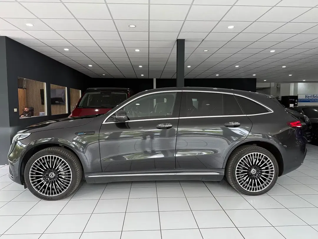 Mercedes-Benz EQC 400 - Thumbnail 2