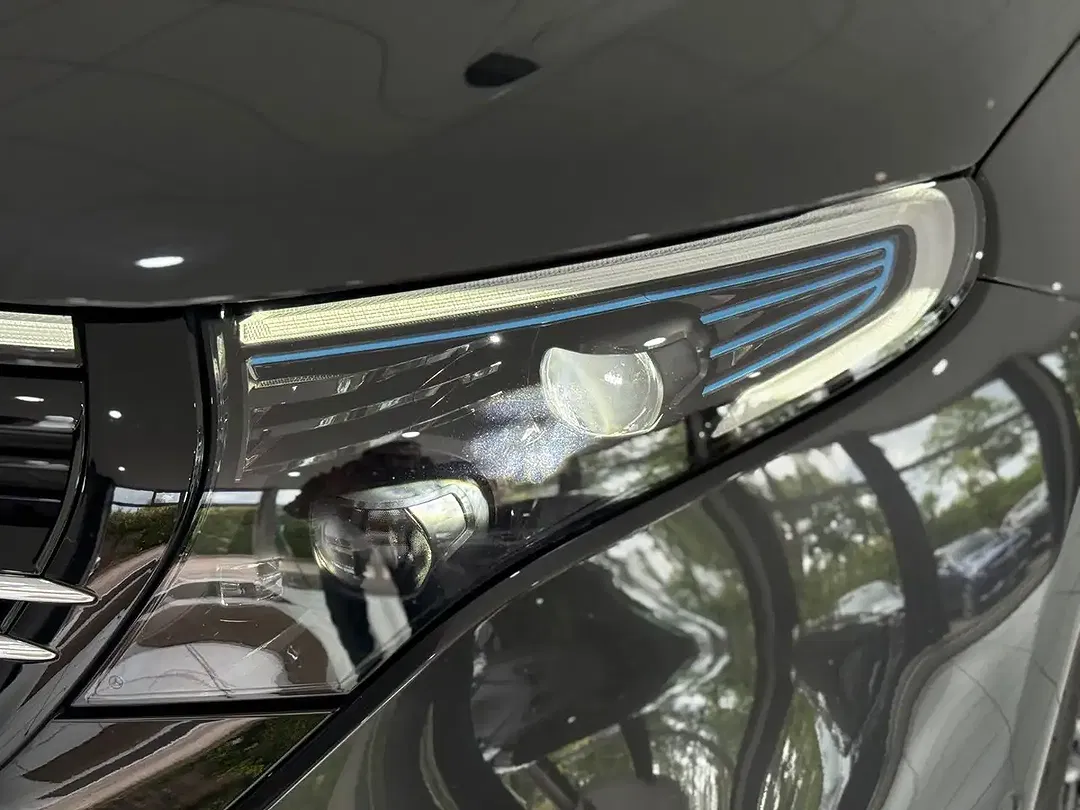 Mercedes-Benz EQC 400 - Thumbnail 9