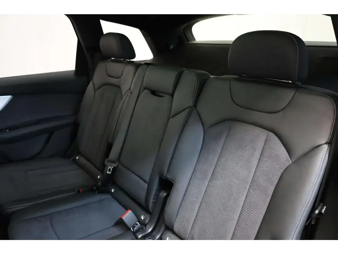 Audi Q7 - Thumbnail 10
