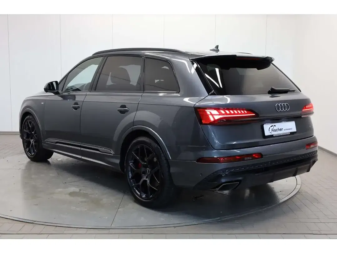 Audi Q7 - Thumbnail 3