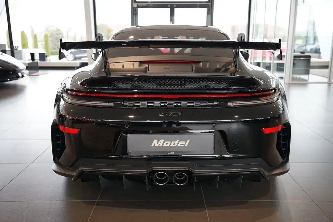 Porsche 992 - Thumbnail 4