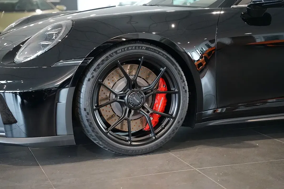Porsche 992 - Thumbnail 5