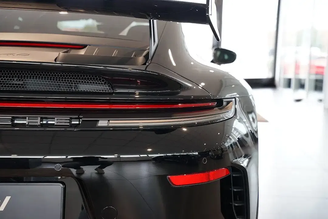 Porsche 992 - Thumbnail 9