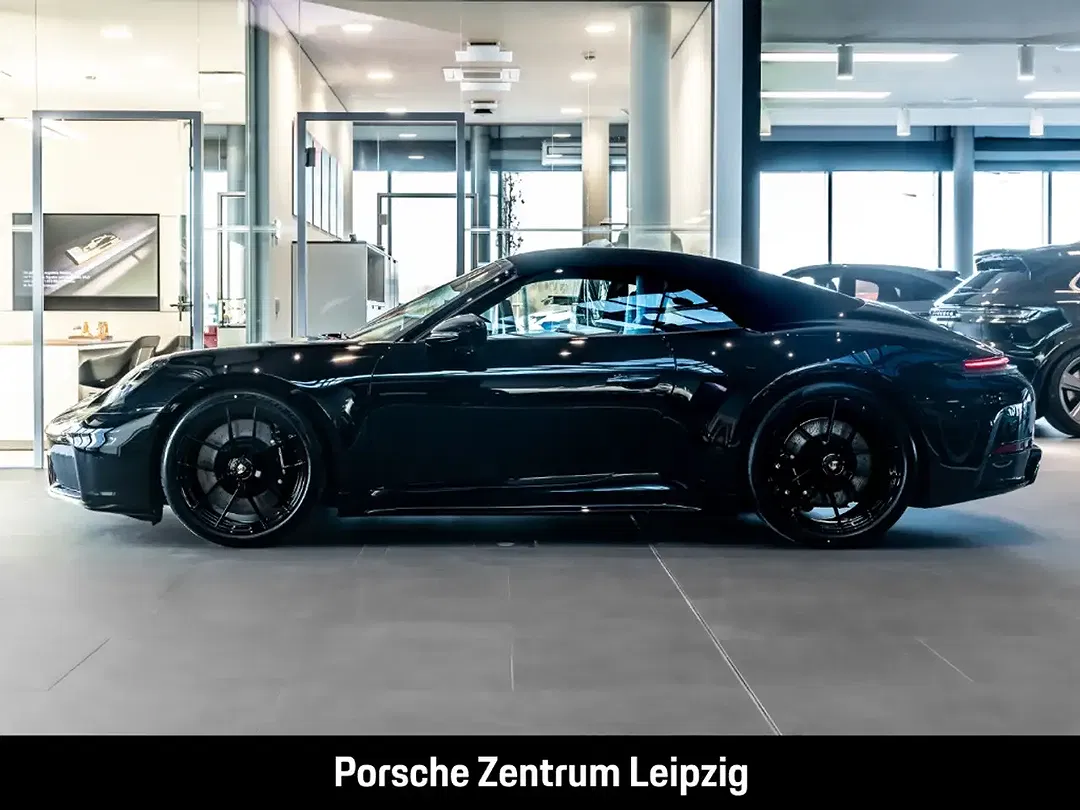 Porsche 992 - Thumbnail 2