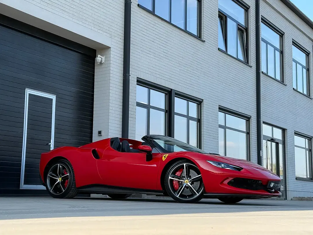 Ferrari 296 GTS - Thumbnail 2