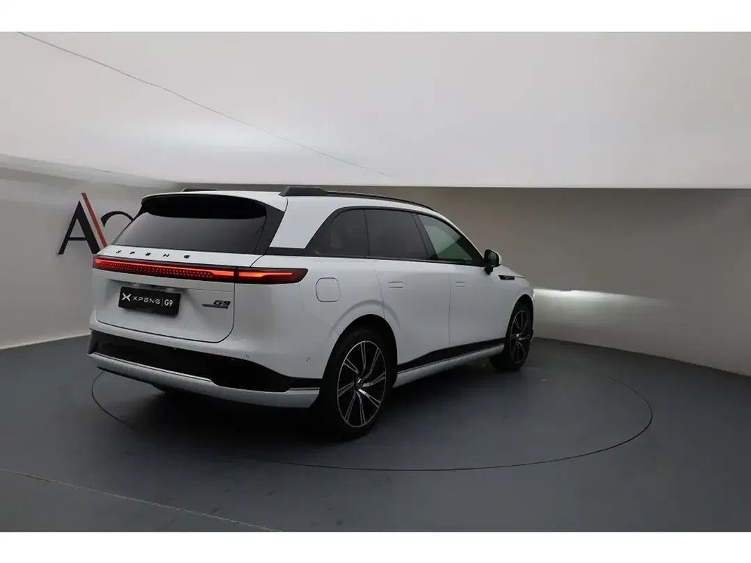 Xpeng G9 - Thumbnail 4