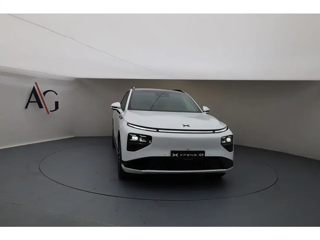 Xpeng G9 - Thumbnail 6