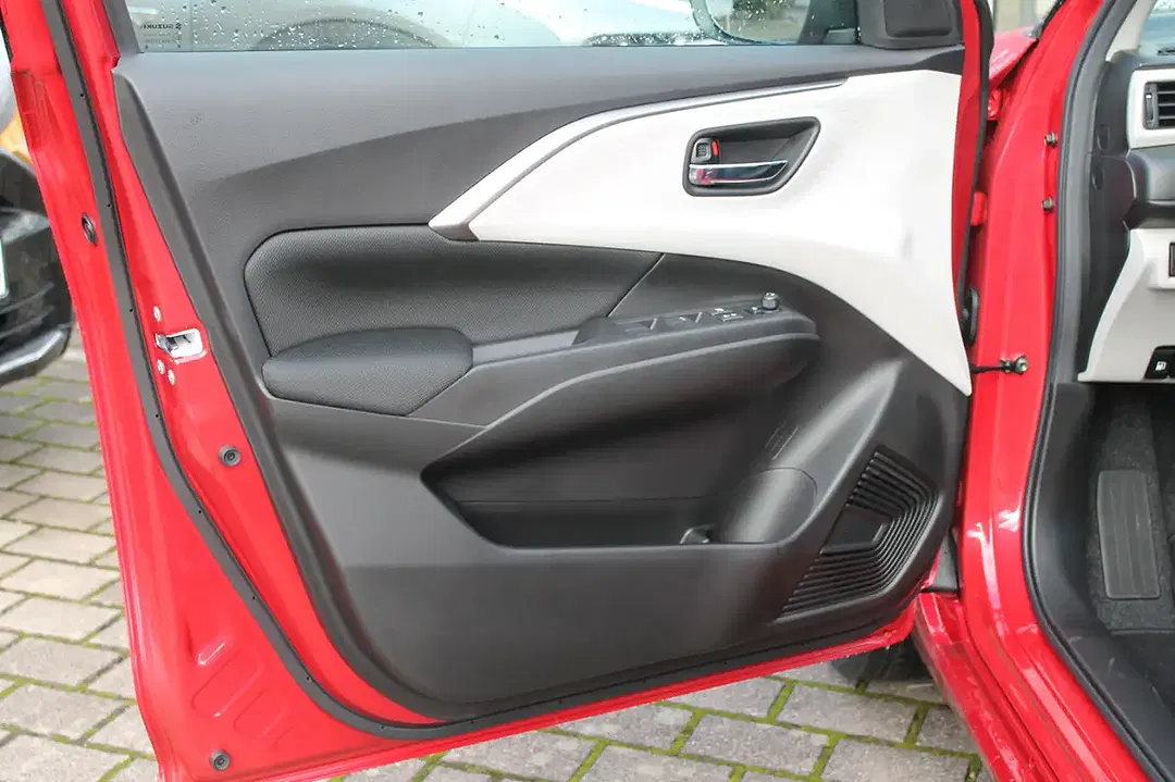 Suzuki Swift - Thumbnail 12