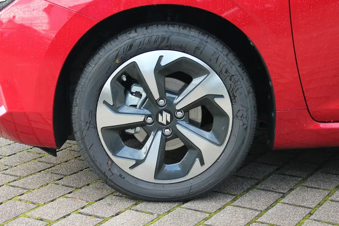 Suzuki Swift - Thumbnail 4