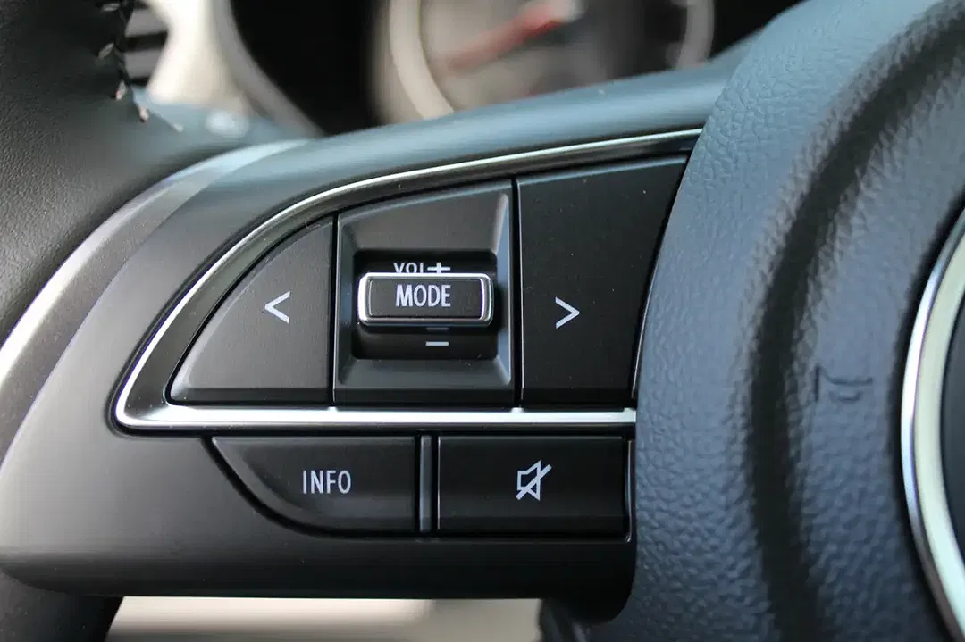 Suzuki Swift - Thumbnail 8