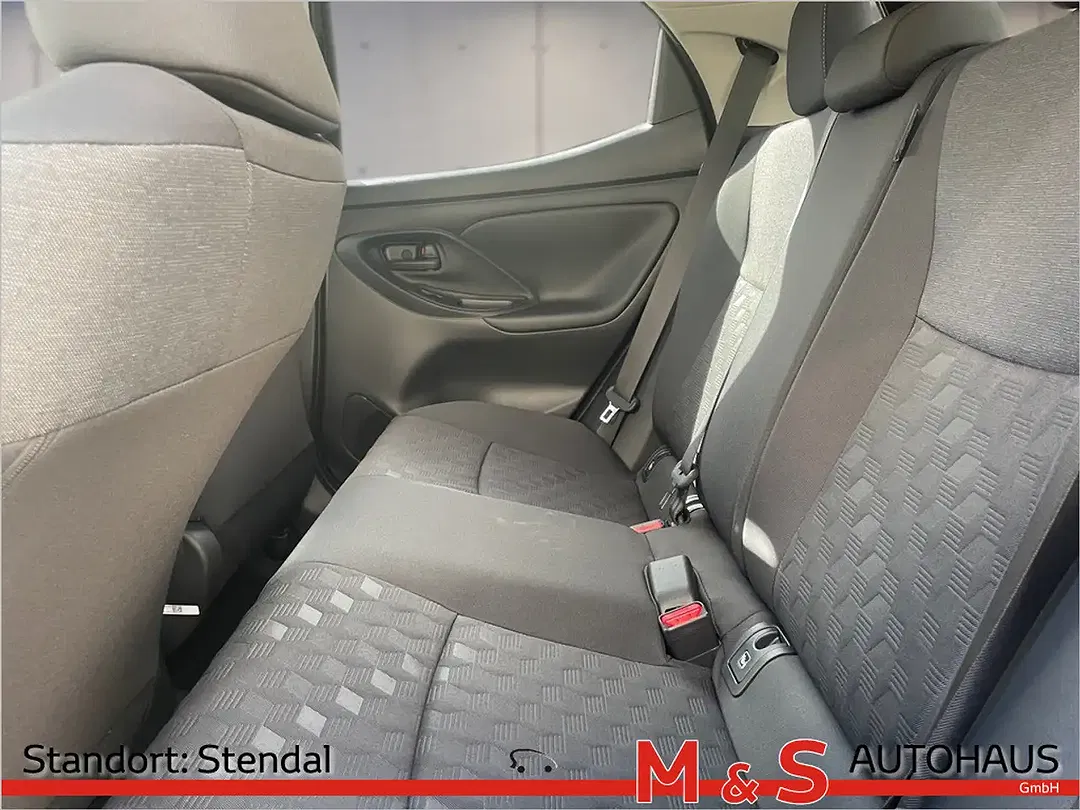 Toyota Yaris - Thumbnail 12