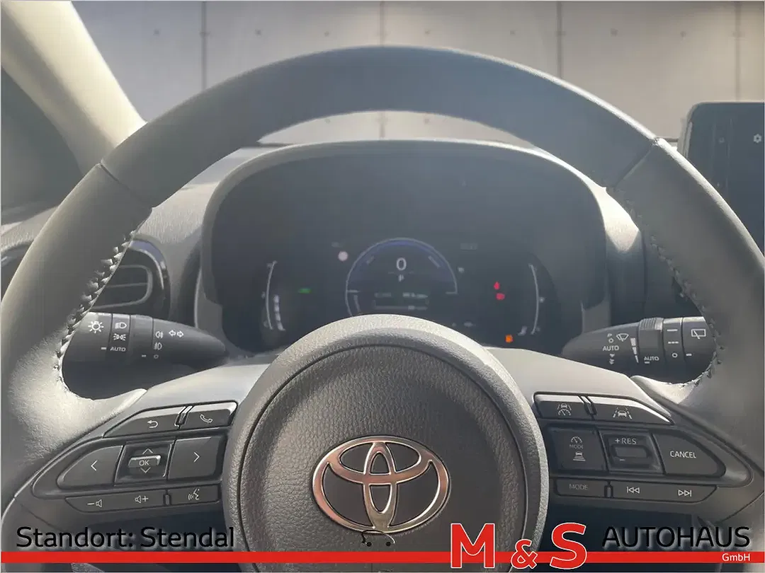 Toyota Yaris - Thumbnail 13
