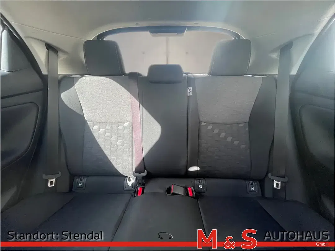 Toyota Yaris - Thumbnail 15