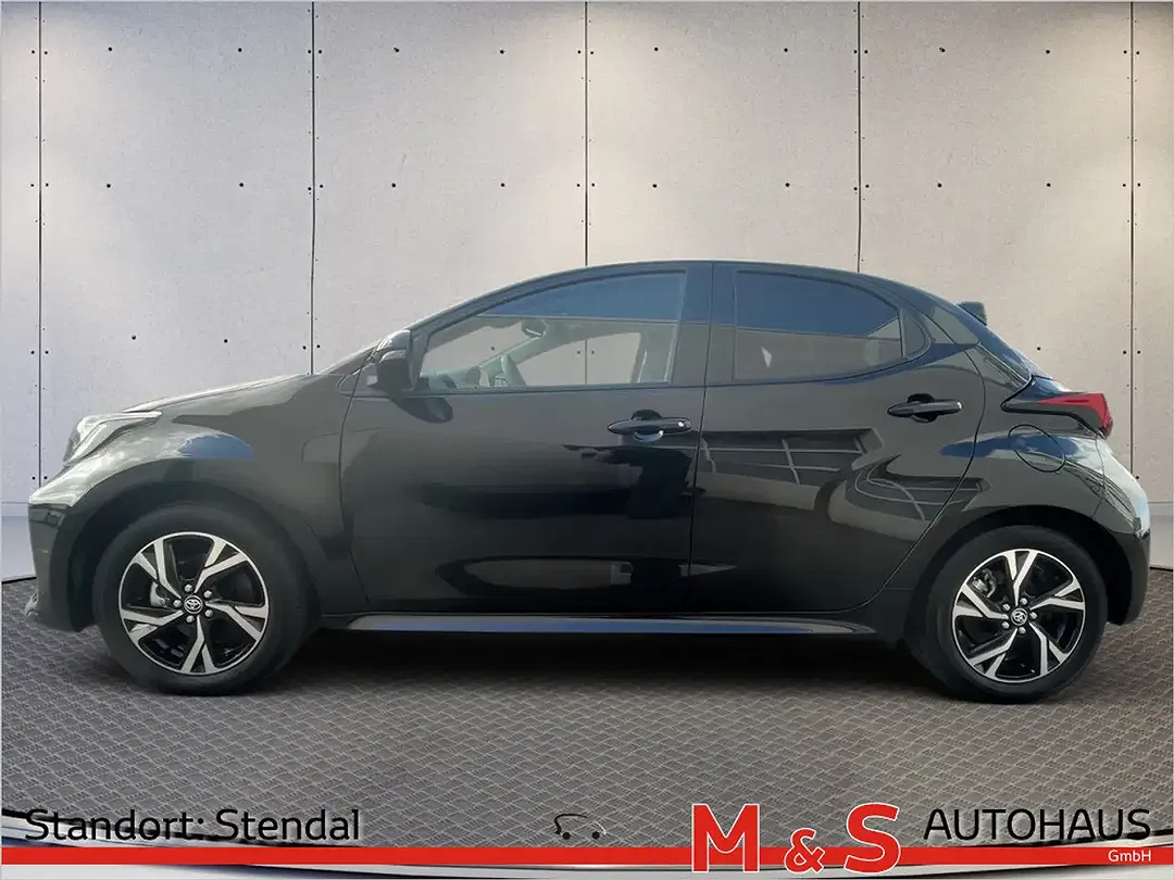 Toyota Yaris - Thumbnail 3