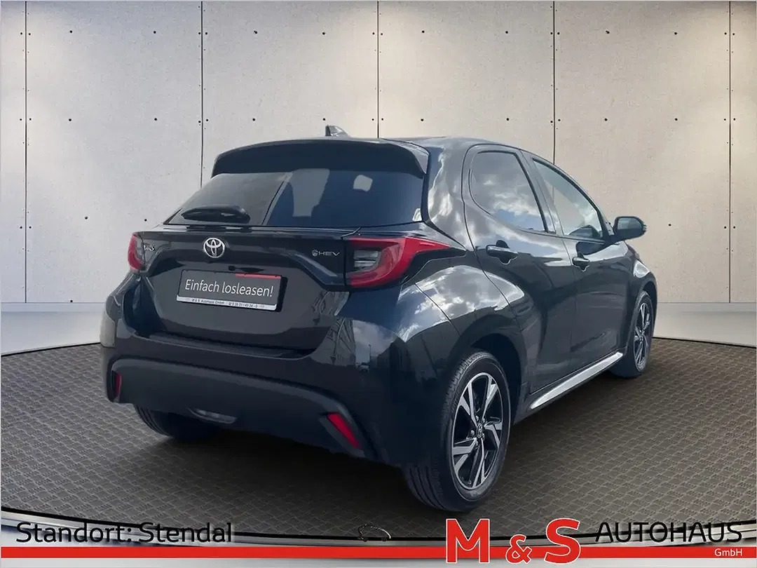 Toyota Yaris - Thumbnail 4