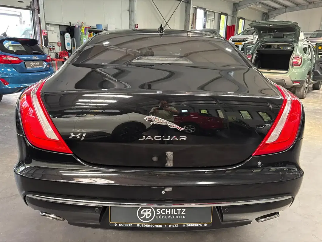 Jaguar XJ - Thumbnail 4
