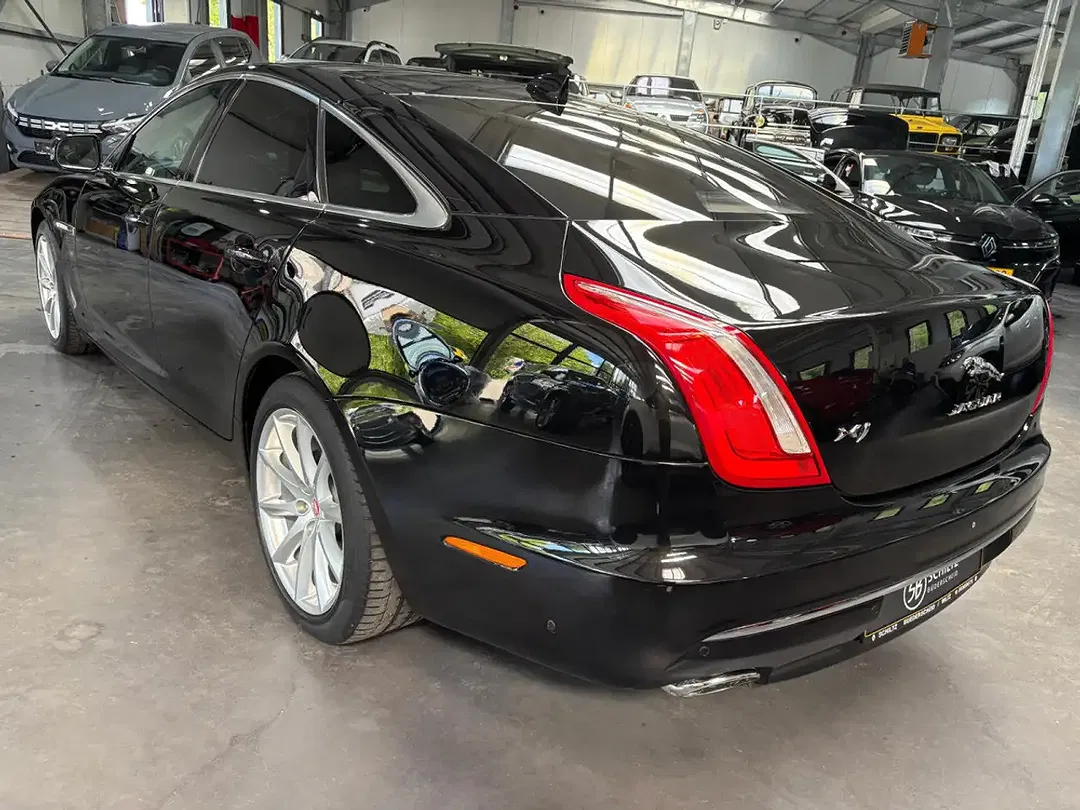 Jaguar XJ - Thumbnail 5