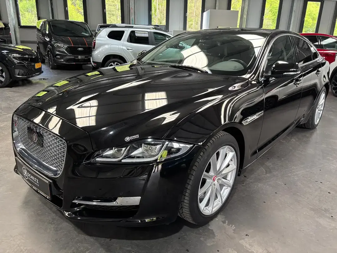 Jaguar XJ - Thumbnail 6
