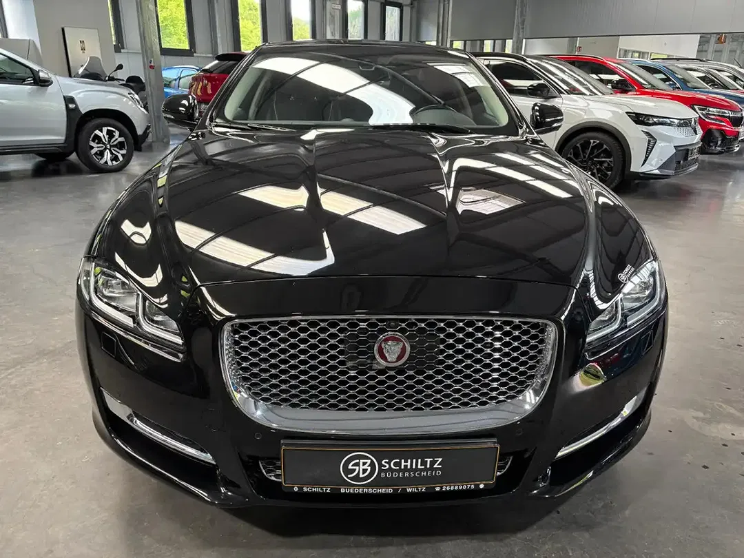 Jaguar XJ - Thumbnail 7