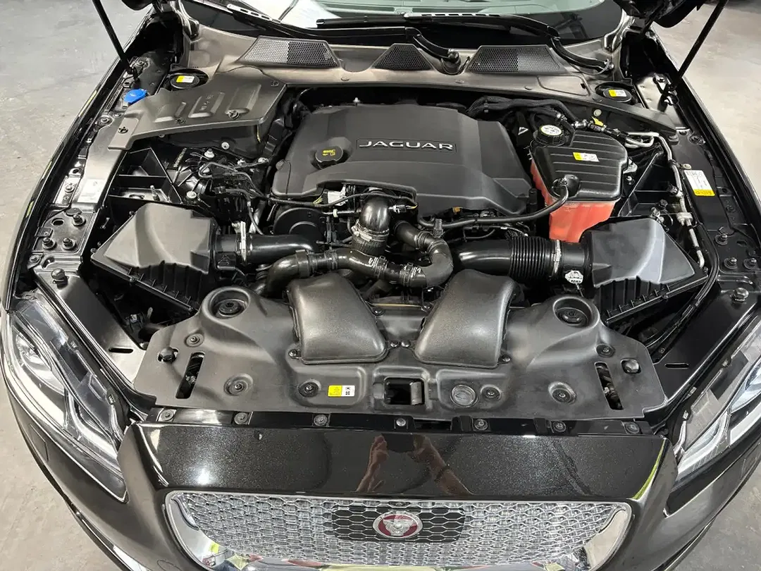 Jaguar XJ - Thumbnail 9