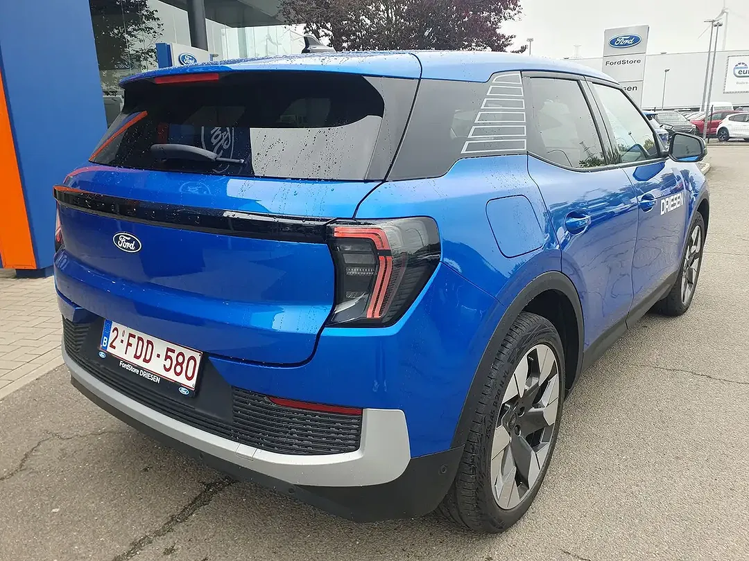 Ford Explorer - Thumbnail 3