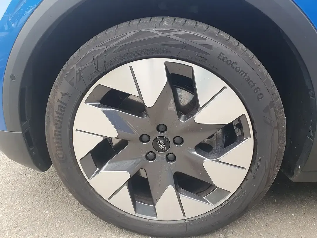 Ford Explorer - Thumbnail 9