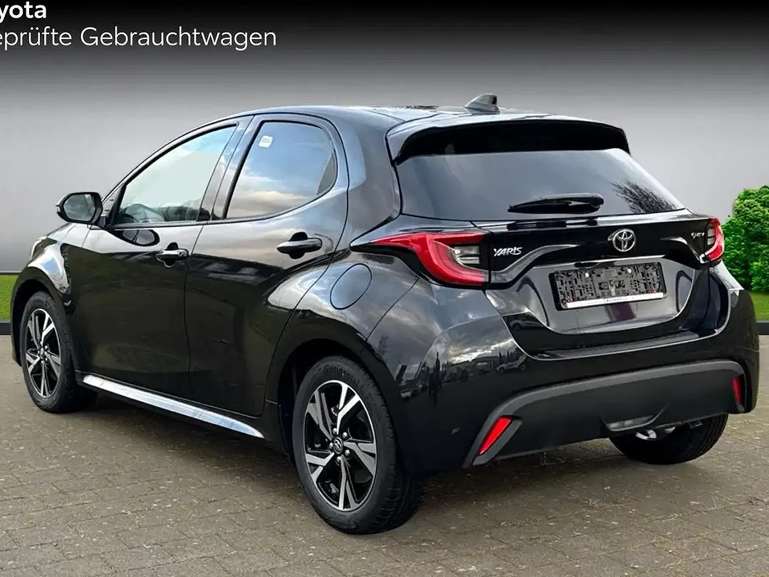 Toyota Yaris - Thumbnail 2
