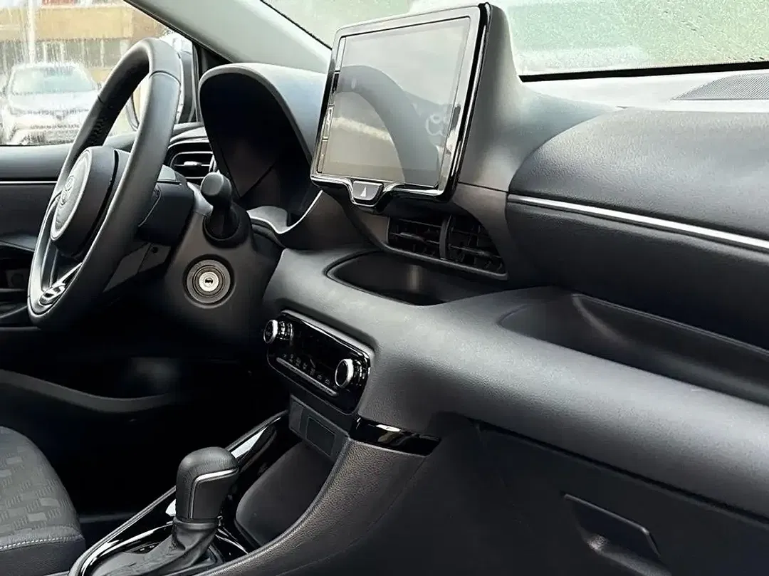 Toyota Yaris - Thumbnail 6