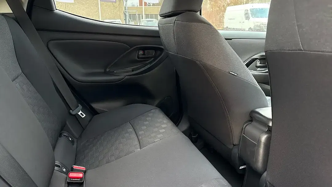Toyota Yaris - Thumbnail 7