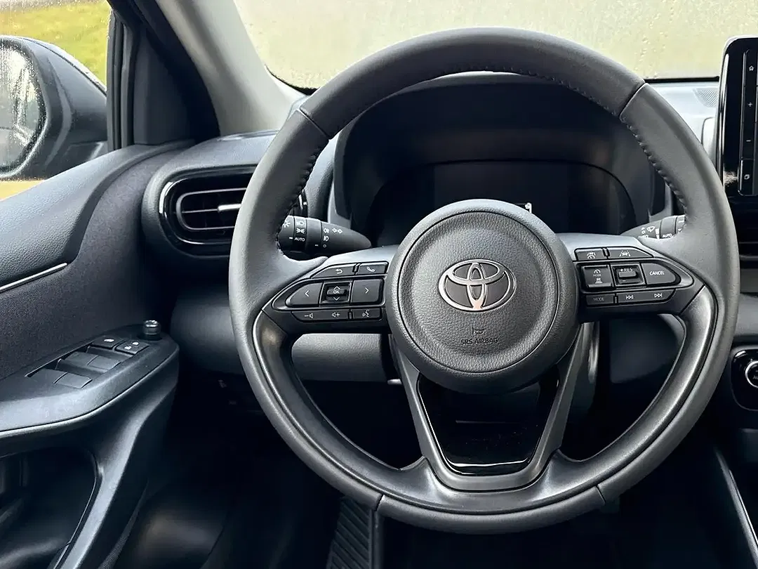 Toyota Yaris - Thumbnail 9