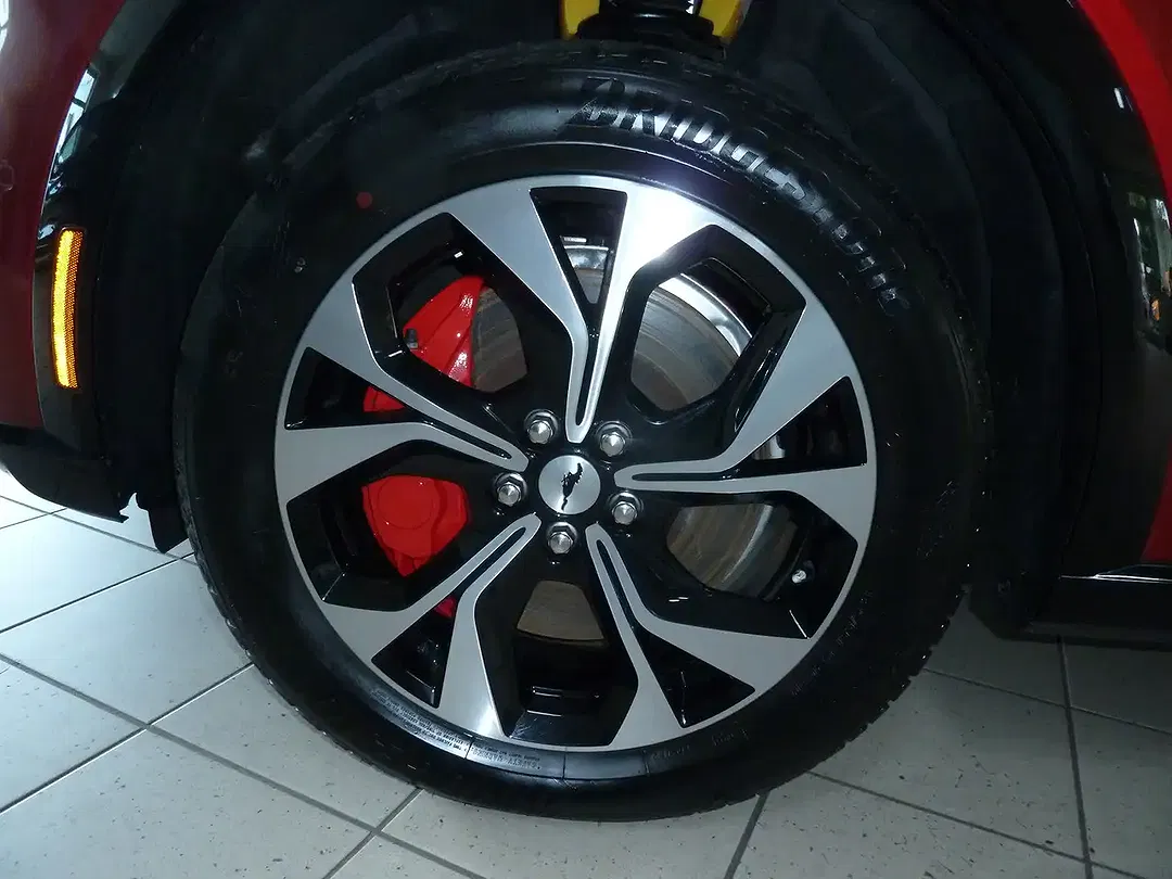 Ford Mustang - Thumbnail 11