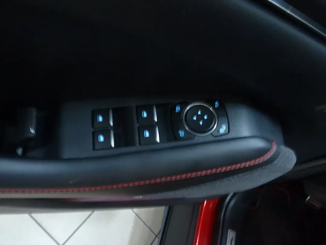 Ford Mustang - Thumbnail 6