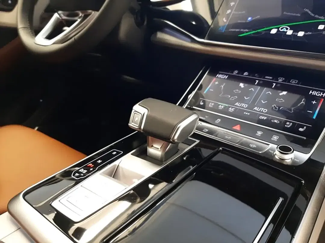 Audi Q7 - Thumbnail 11