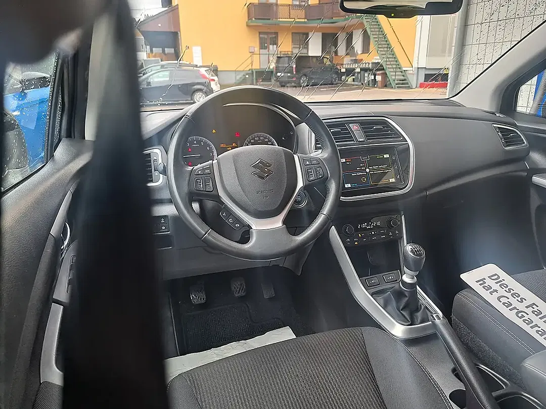 Suzuki SX4 S-Cross - Thumbnail 12