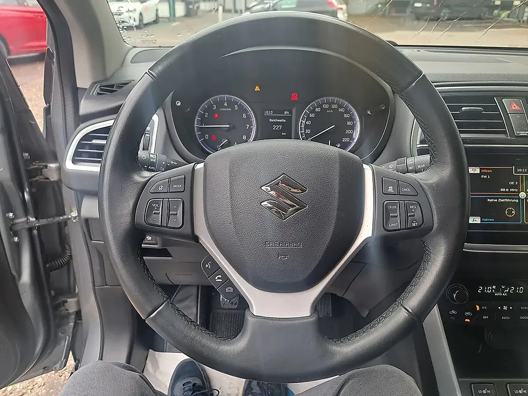 Suzuki SX4 S-Cross - Thumbnail 21