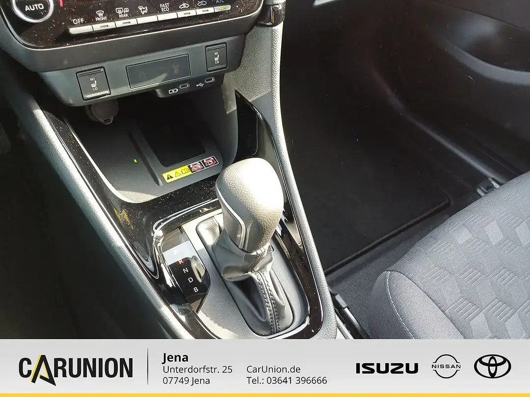 Toyota Yaris - Thumbnail 13