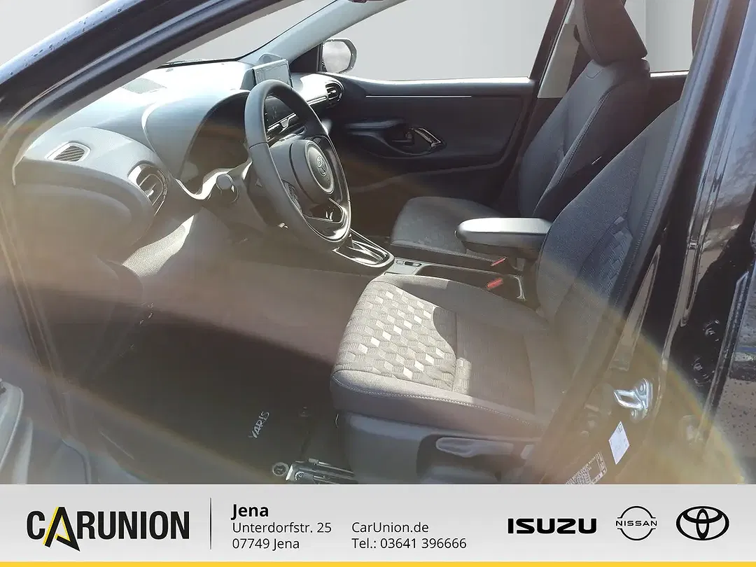 Toyota Yaris - Thumbnail 7