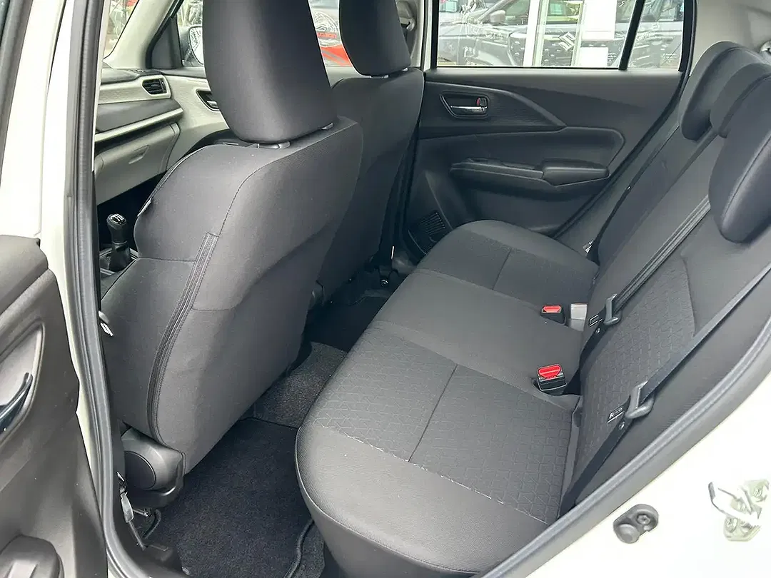 Suzuki Swift - Thumbnail 13
