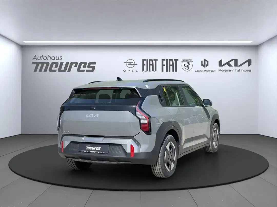 Kia EV3 - Thumbnail 4