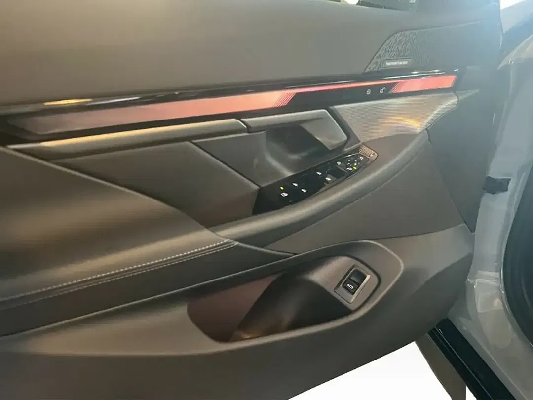 BMW 520 - Thumbnail 9