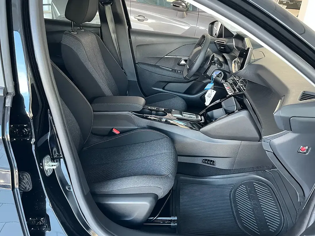 Peugeot 208 - Thumbnail 5