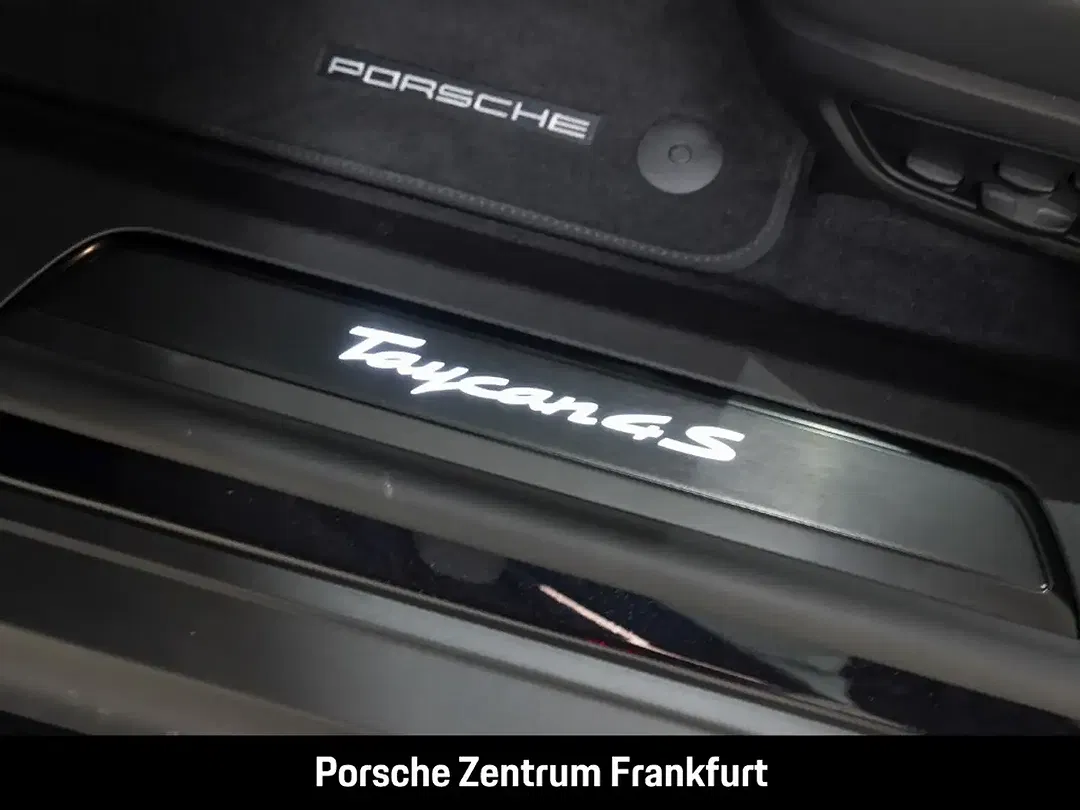 Porsche Taycan - Thumbnail 11