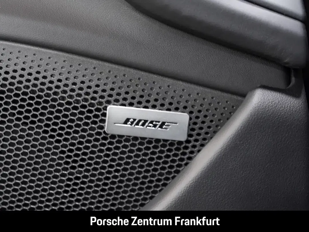 Porsche Taycan - Thumbnail 15