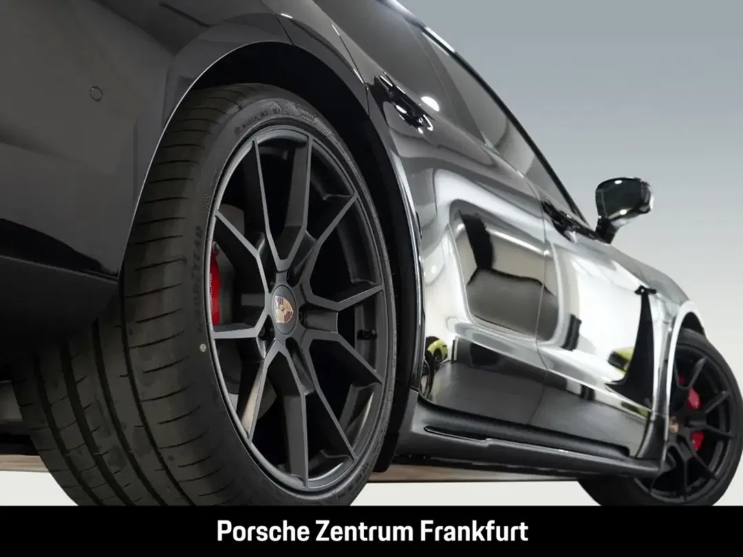 Porsche Taycan - Thumbnail 6