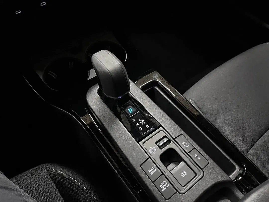 Toyota Prius - Thumbnail 10