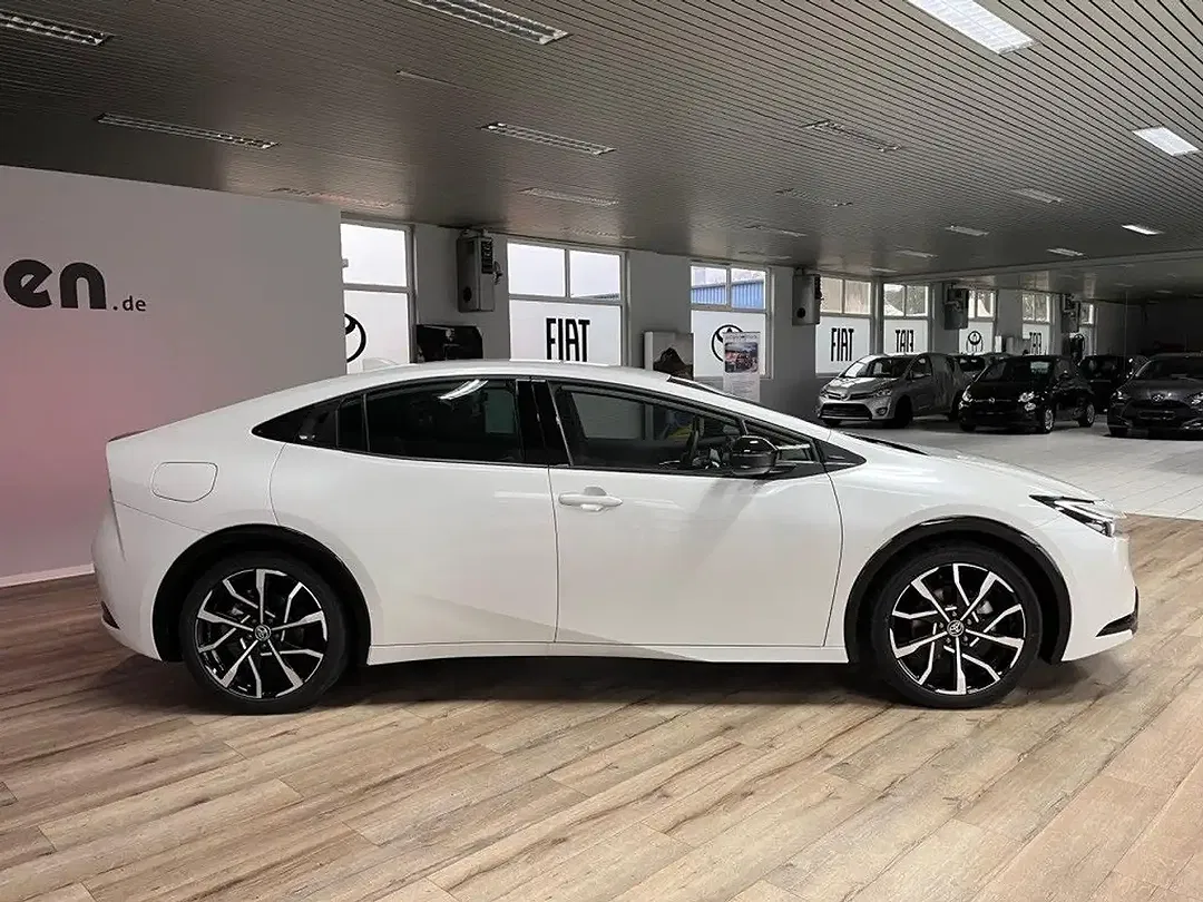 Toyota Prius - Thumbnail 13