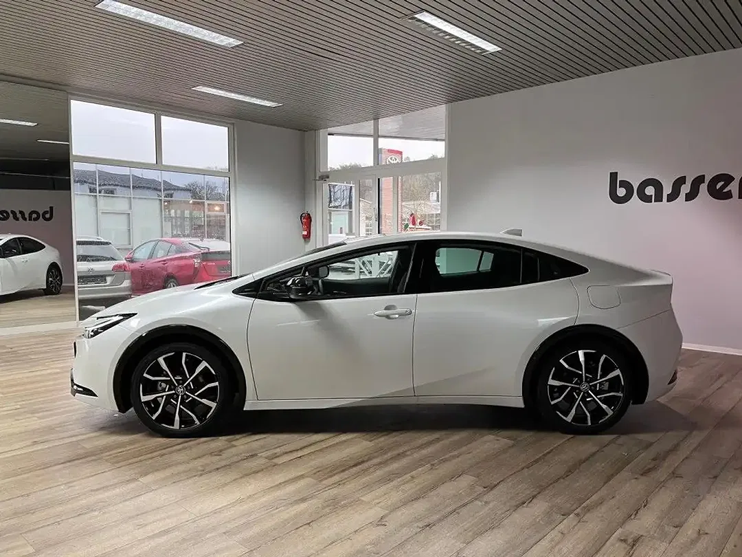 Toyota Prius - Thumbnail 14
