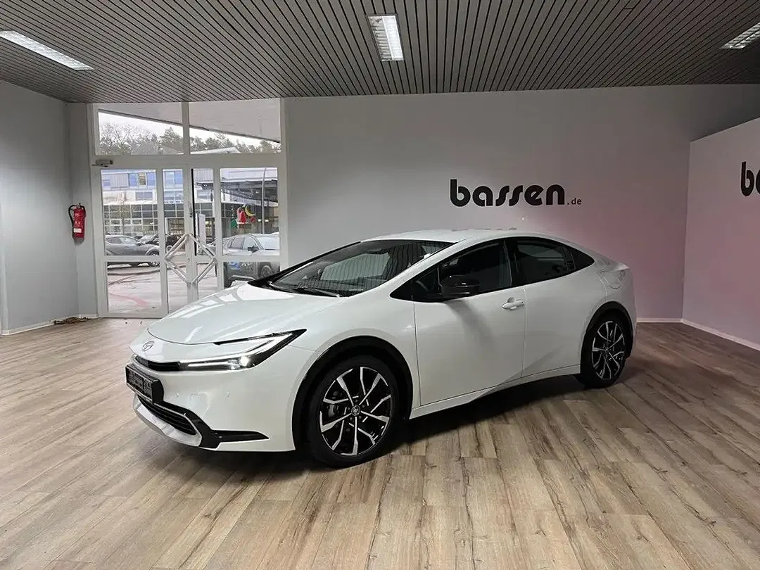 Toyota Prius - Thumbnail 6
